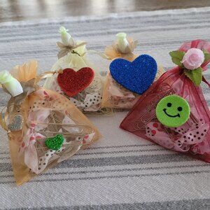 Paper Clip with Small Bow NWOT